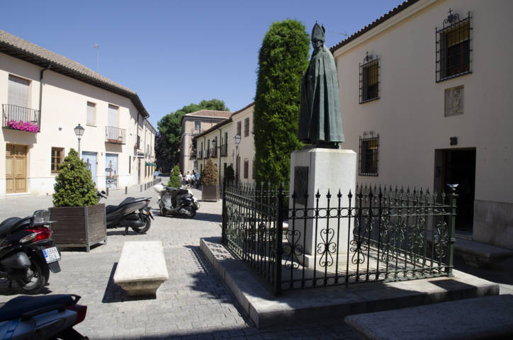 58 - Comunidad de Madrid - Alcala de Henares - calle de las Beatas
